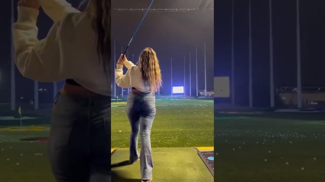 OMG she hits BOMBS‼️#golf #wastemanagement #topgolf #pga смотреть онлайн