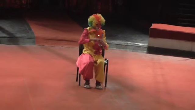 Клоунада Больной и доктор-Clowning Patient and doctor смотреть онлайн