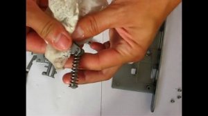 Чистка и смазка дверного замка