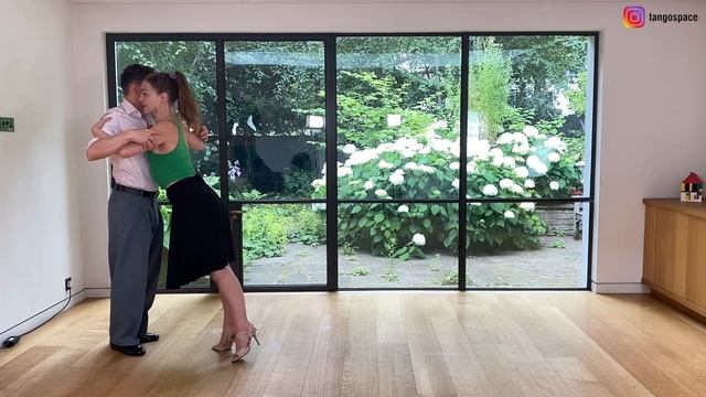 How To Dance The Tango Volcada / Argentine Tango Lesson смотреть онлайн