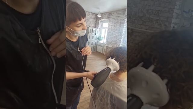 Перманентная завивка волос. Крупные красивые локоны. смотреть онлайн