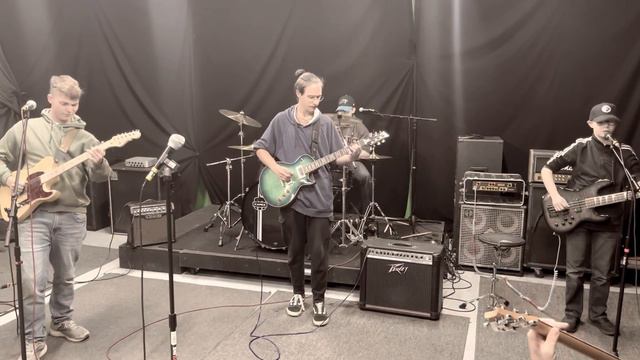 Dying Breed - I Wanna Be Your Dog смотреть онлайн