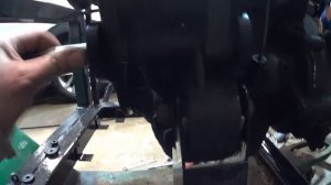 Гусеничный минитрактор. часть 3. Кронштейн крепления НШ-10 к двигателю от Оки..mp4