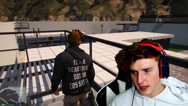 I STOLE Drake's Ferarri In GTA 5.. смотреть онлайн