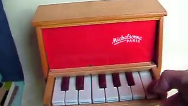 One Octave Michelsonne Toy Piano смотреть онлайн