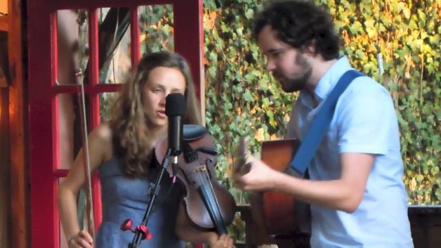 Mandolin Orange - "Pretty Fair Maid Down in the Garden" смотреть онлайн