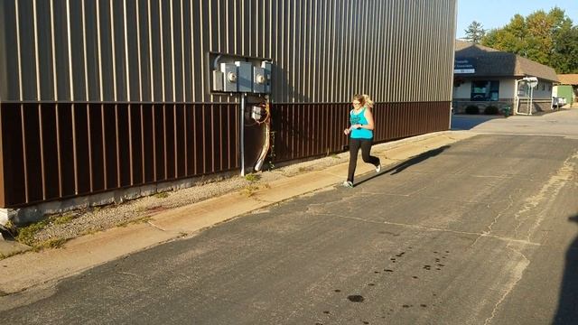 Amber Sass circuit training/boot camp style. смотреть онлайн