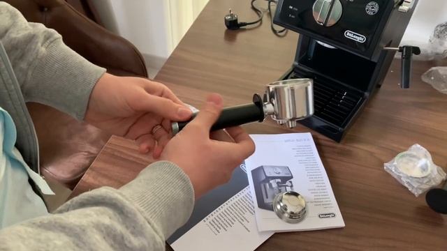 Delonghi ECP 3121 Filtre Değişimi / How to Change Filter Basket смотреть онлайн