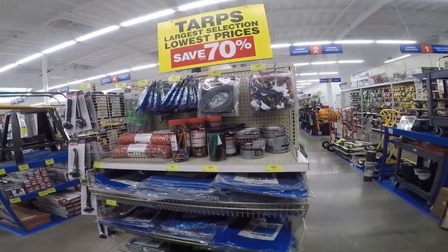 Einkauf Bei Einem Werkzeug-Discounter In Kalifornien/USA