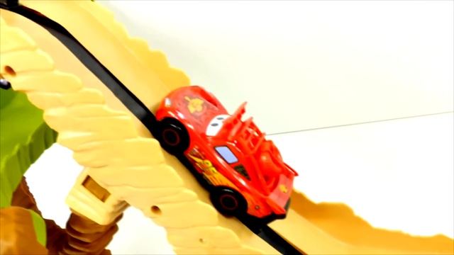 CARS Radiator Springs 500 1/2 Off-Road Rally Race Track Action Shifters Lightning Mcqueen Play Doh смотреть онлайн