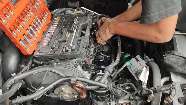 Audi Q3,2.0 CCZ engine, water pump replacement смотреть онлайн
