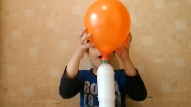 Как бутылкой надуть шарик смотреть онлайн