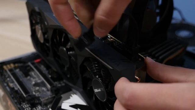 AORUS Robot Unboxes GIGABYTE GeForce RTX 2080 Gaming OC | AORUS смотреть онлайн
