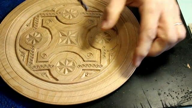 Вырезаем декоративную тарелку из дерева. 3