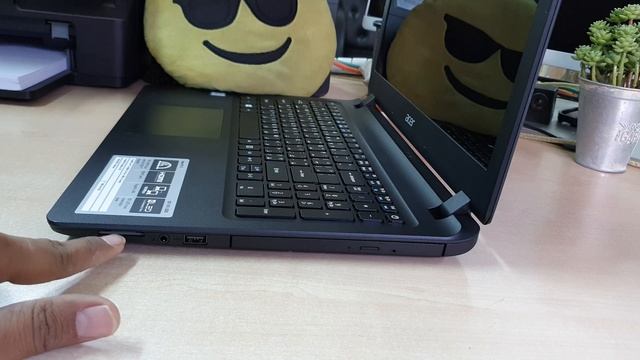 Acer Aspire ES 15 Unboxing and Review | ES1 -15-572 -33ZU Laptop смотреть онлайн