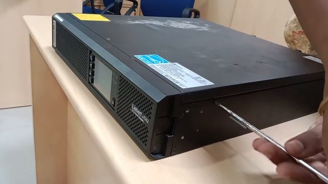 Opening of Vertiv 6KVA ITA2 UPS смотреть онлайн