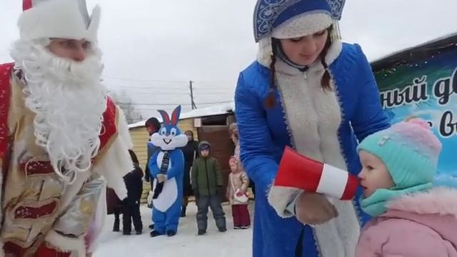 Дашенька рассказывает новогоднее стихотворение. смотреть онлайн