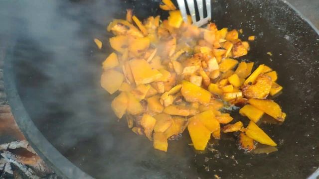 Провожаем октябрь на даче:жарим тыкву в садже и шашлык из баранины. смотреть онлайн