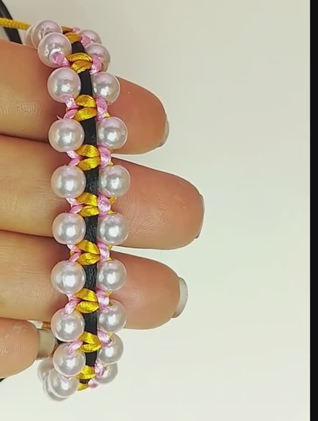 ✅ Как сделать простые браслеты из макраме 💙#shorts # смотреть онлайн