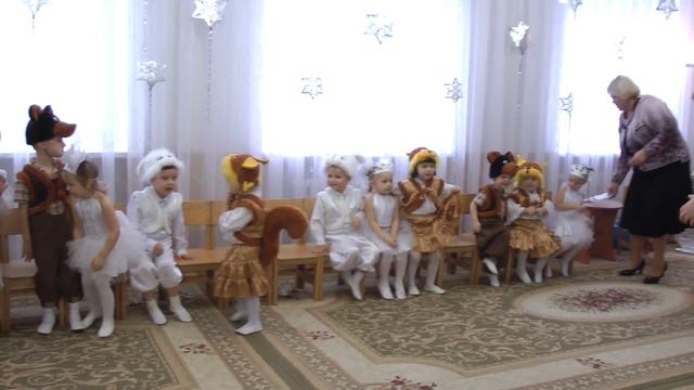 Игра с медведем на новогоднем утреннике 2017 в младшей группе Муз рук Леонтович С В смотреть онлайн