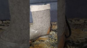 Как сделать, чтобы не спадали галоши с валенок.