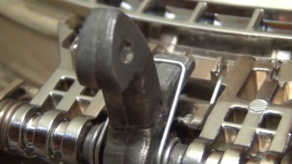 Как правильно установить крюк ручки люка стиралки Electrolux