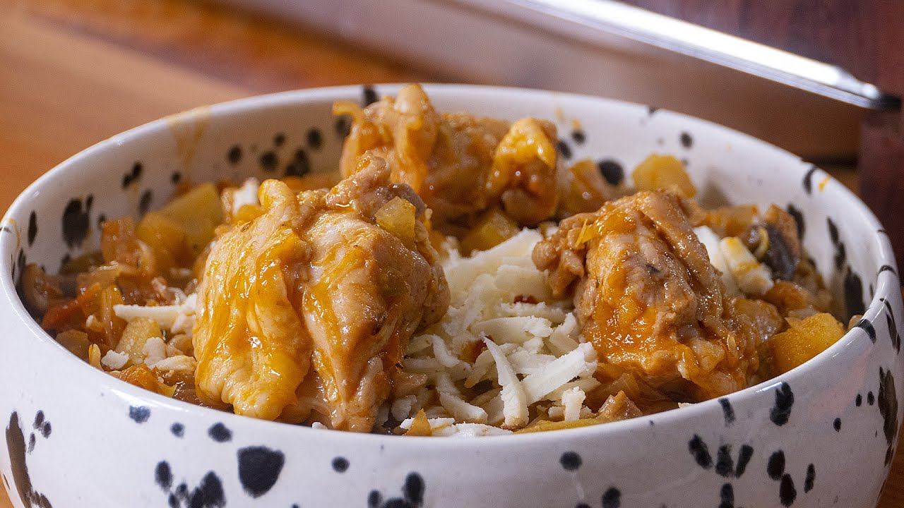 Селянка заглянула в мой холодильник и вот, что из этого получилось. Рагу из капусты и курицы смотреть онлайн