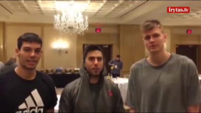Mindaugas Kuzminskas siunčia sveikinimus: lietuviškai prabilo „Knicks“ krepšininkai смотреть онлайн
