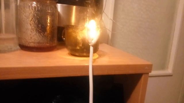 Что будет если пустить ток по воде с двумя граммами соли