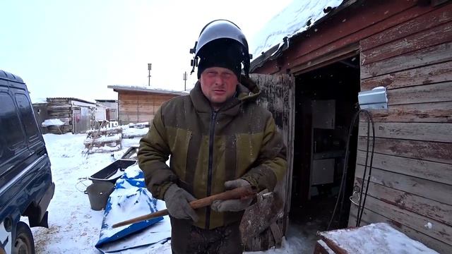 Очень насыщенная жизнь в деревне. Скидываем сено. Уборка у кроликов. Омск Москаленки. смотреть онлайн