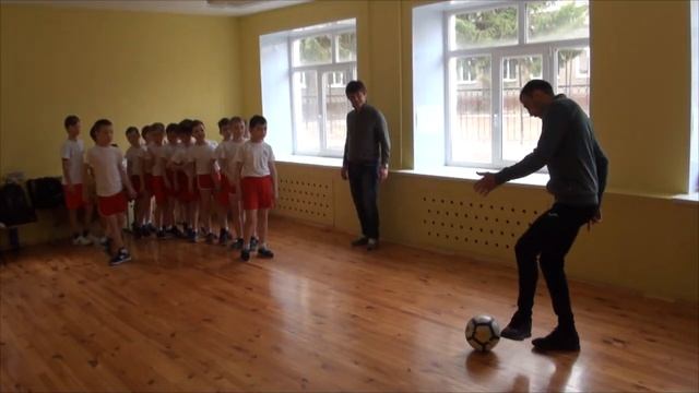 Футбольный клуб «Уфа» провел урок физкультуры в Гимназии №93 смотреть онлайн