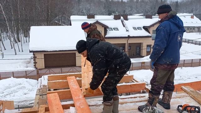 ДМИТРОВ. Приступили к кровельным работам... смотреть онлайн