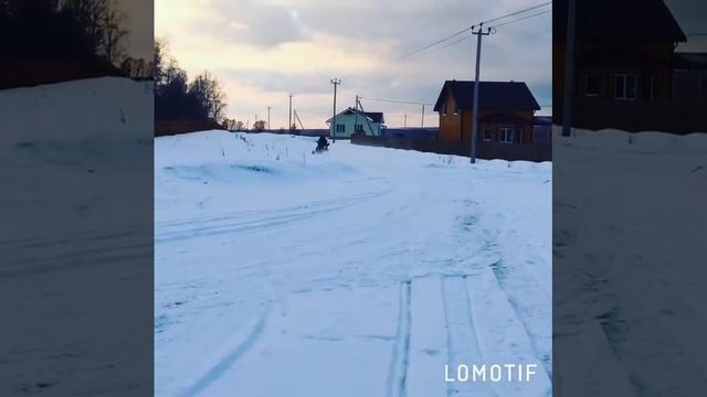 Катаемся на снегоходе по нашему поселку «Дали» на берегу Оки смотреть онлайн