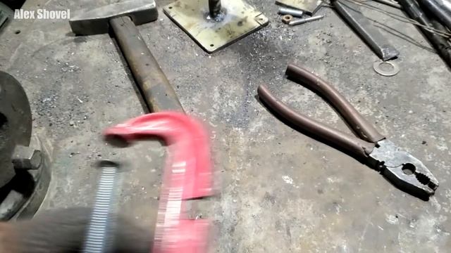 Зажим. Приспособление для мастерской. Третья рука для сварки, и не только . Своими руками смотреть онлайн