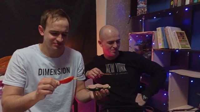 КТО ХУЖЕ НАРИСУЕТ ТОТ ЭТО И ЕСТ! Пробуем МЕРЗКУЮ ЕДУ вместе с АНДРЕЕМ с ОЧКАСТОГО КРАСАВЧИКА! смотреть онлайн