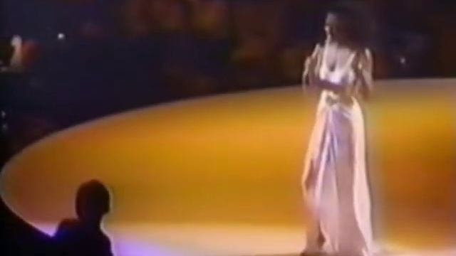 "Upside Down" - Michael Jackson at Diana Ross Concert (1980) смотреть онлайн