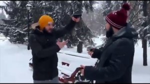 Она не кусается..... Он не стреляет