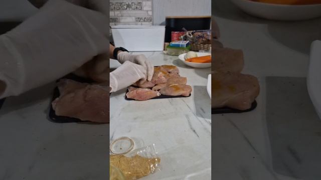 Сочная куриная грудка! Вот в чём секрет ☝? #легкийрецепт #новыйгод2024 смотреть онлайн