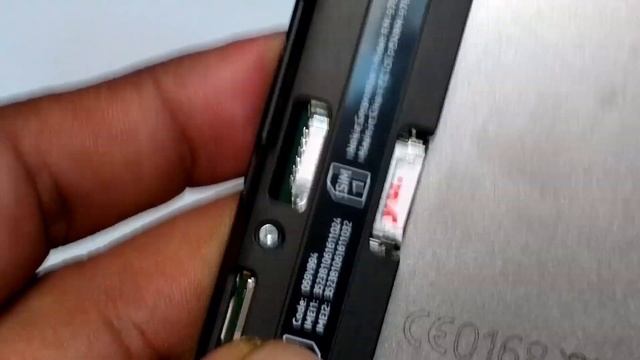Lumia 630 : How to Insert Micro SD Card & SIM & Remove it смотреть онлайн