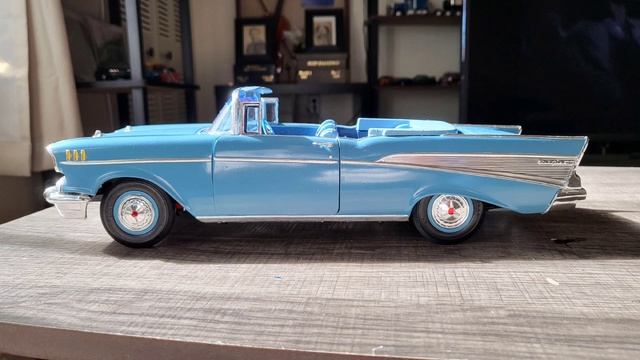 AMT 1957 Chevrolet Bel Air convertible model kit in 1/16 scale. смотреть онлайн