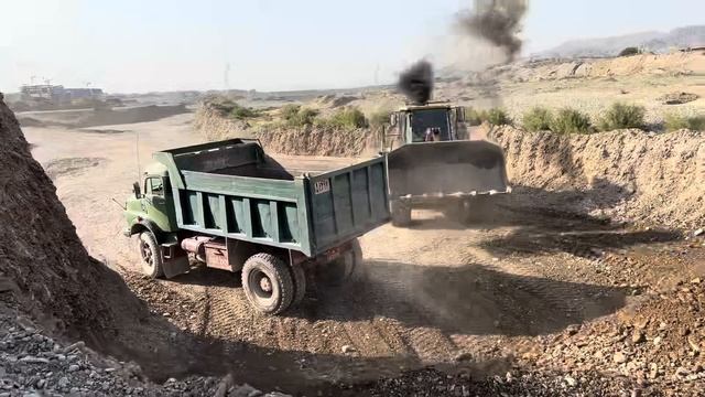 Caterpillar 966 Loader & Hyundai 330 Excavator Team-Up for Blazing Efficiency!" смотреть онлайн