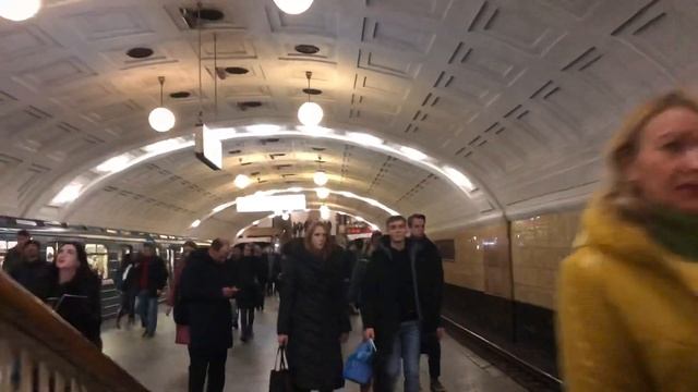 Метро «Библиотека имени Ленина» у Моховой улицы смотреть онлайн
