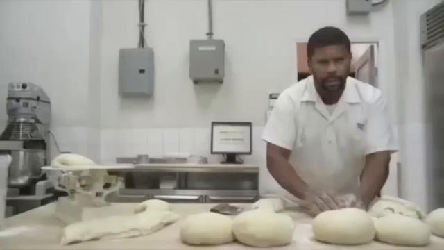 Ван Дам играет на бонго смотреть онлайн