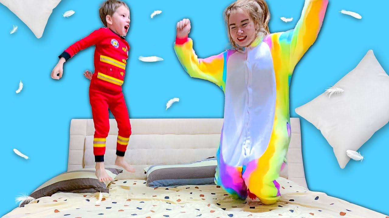 ПИЖАМНАЯ ВЕЧЕРИНКА Светы и Богдана - остались одни дома! смотреть онлайн