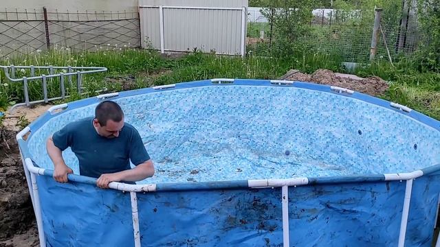Ставим каркасный бассейн. Вкапываем каркасный бассейн. Часть 2. НАКОНЕЦ-ТО КУПАЕМСЯ !!! смотреть онлайн