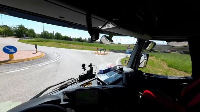 POV truck driver / Renault Trucks T / Italy смотреть онлайн