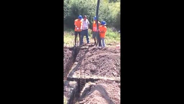 Constructii case. Casa Dumbravita judetul Timis.Turnare beton cu pompa si vibrare Fundatie смотреть онлайн