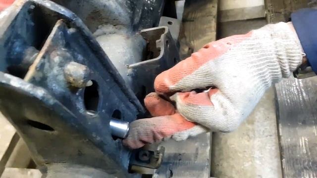 Перенос крепления заднего амортизатора для лифта на 100 мм. на автомобиле Lexus LX470 (TLC100)