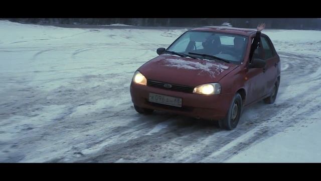 ДРИФТ НА ПЕРЕДНЕМ ПРИВОДЕ...КОЛЯН ВАЛИТ БОКОМ (зимний дрифт на калине). смотреть онлайн