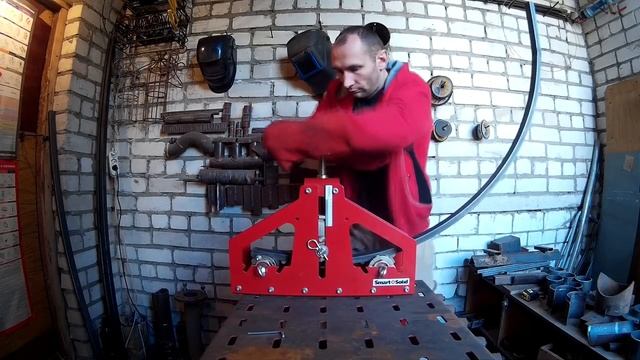 Как согнуть трубу своими руками в домашних условиях. Ручной трубогиб для профиль.mp4 смотреть онлайн